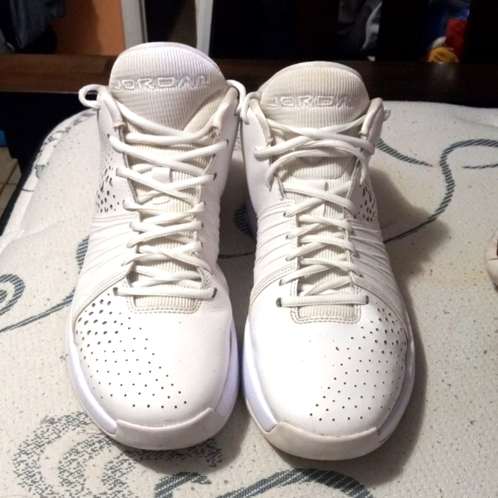 LOOK! TONIGHT ONLY MY WHOLE CLOSET FOR 225.00 DOLLARS!!! JORDAN 3AM.